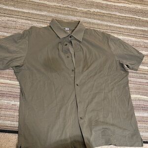 Men's Olive Green Short Sleeve Button-Up Shirt
